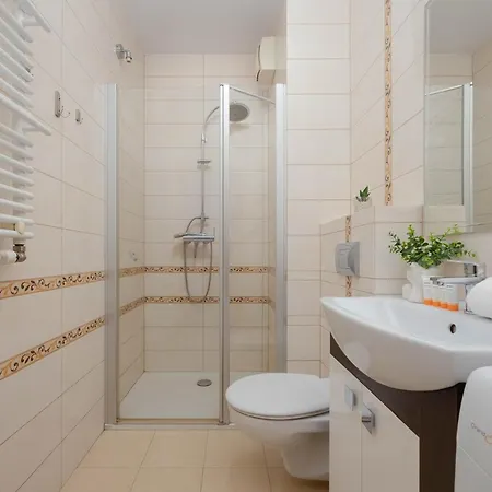 Grey In With View And Balcony By Renters Apartamento Varsóvia