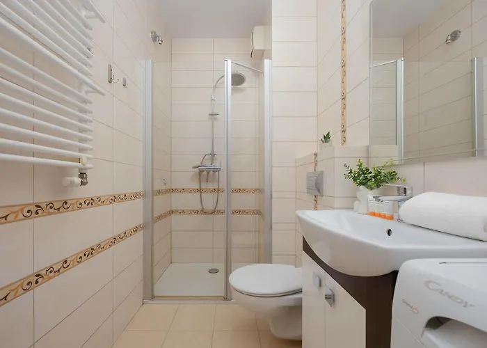 Grey In With View And Balcony By Renters Apartament Warszawa